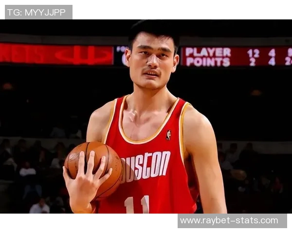 姚明的篮球梦想与奋斗历程：从竞技场到人生舞台的启示