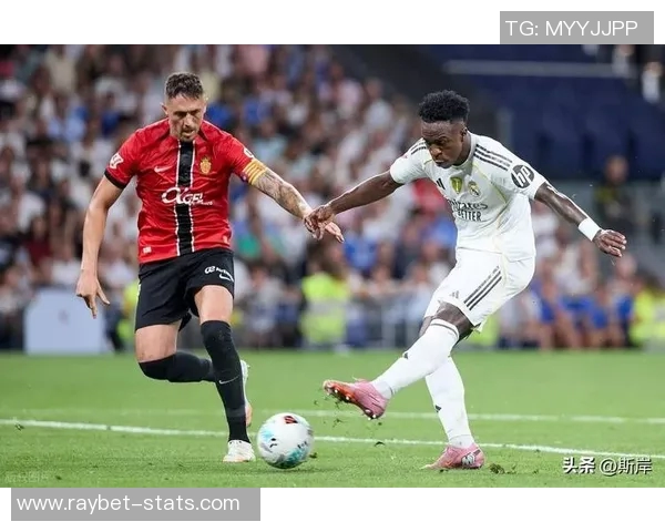 西甲焦点战平局皇马与尤文图斯争议判罚引发全场热议