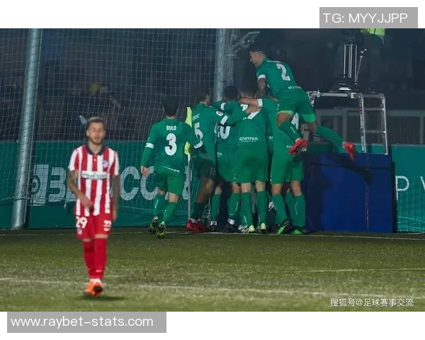 西甲激战波尔图与巴萨0比0平点球大战引发争议与全场沸腾