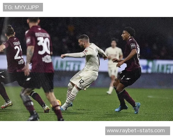 英超惊现冷门巴黎圣日耳曼3比0战胜AC米兰引发全场震撼