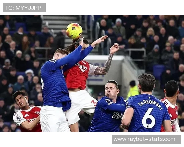 切尔西与阿森纳友谊赛激战四三神扑引发争议判罚全场沸腾 切尔西与阿森纳友谊赛激战四三神扑引发争议判罚全场沸腾