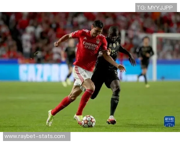 友谊赛精彩对决拜仁与本菲卡战成平局红牌事件引发全场热议 友谊赛精彩对决拜仁与本菲卡战成平局红牌事件引发全场热议