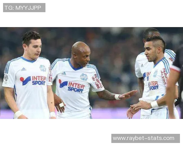 欧冠激战：多特蒙德5-0大胜里昂点球大战引发全场狂欢与转会传闻