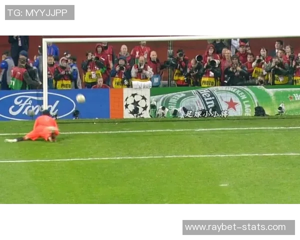 世界杯惊现冷门巴黎圣日耳曼与曼联战平点球大战引发全场狂欢